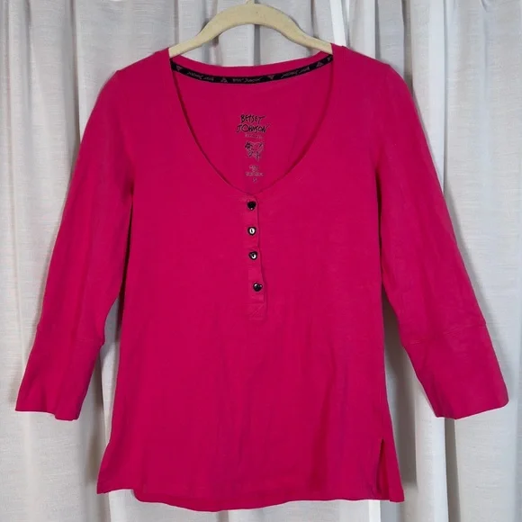 Hot pink Betsey Johnson 3/4 sleeve top ♡ - Picture 2 of 4